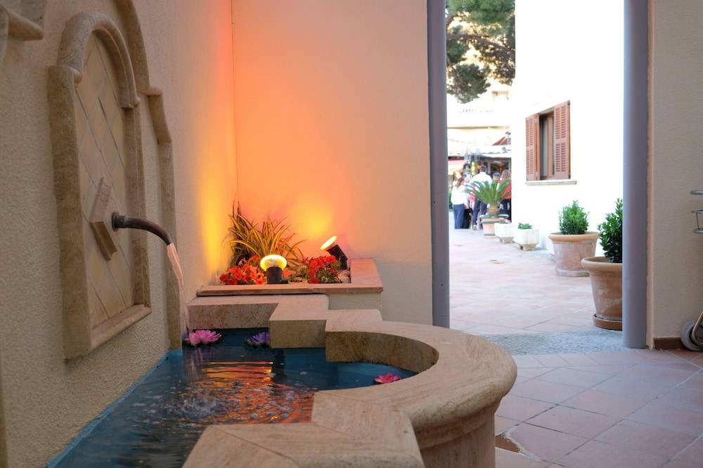 Bell Port Hotel 2