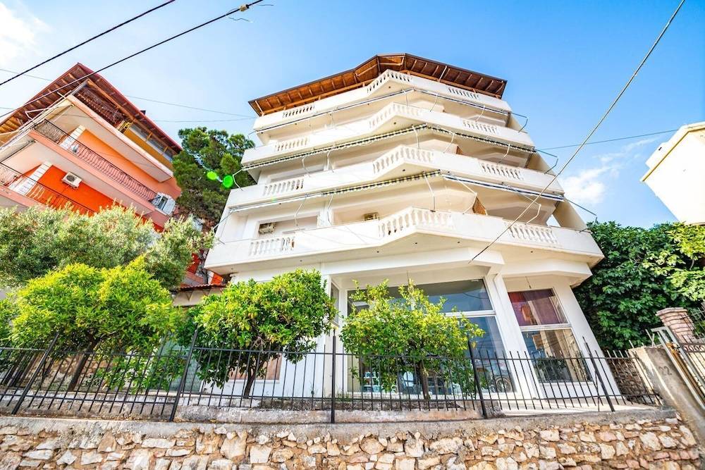 Ideal ApartHotel Saranda 1