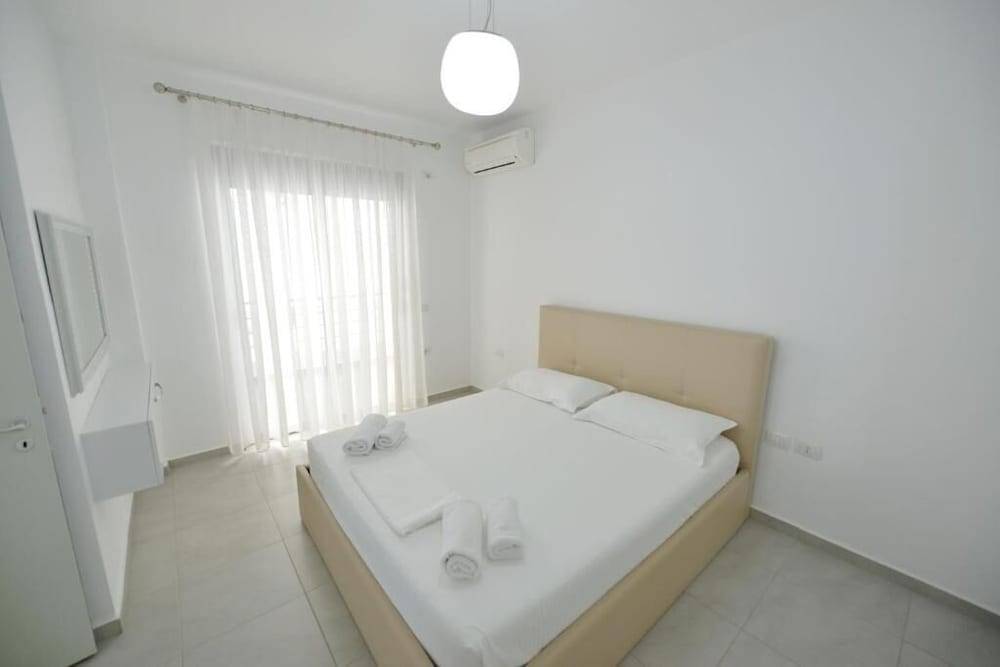 ApartHotel Miramare Sarande 2