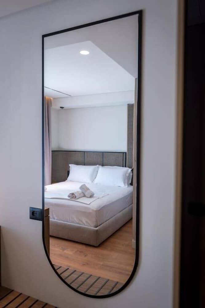 Grand Hotel Saranda 2