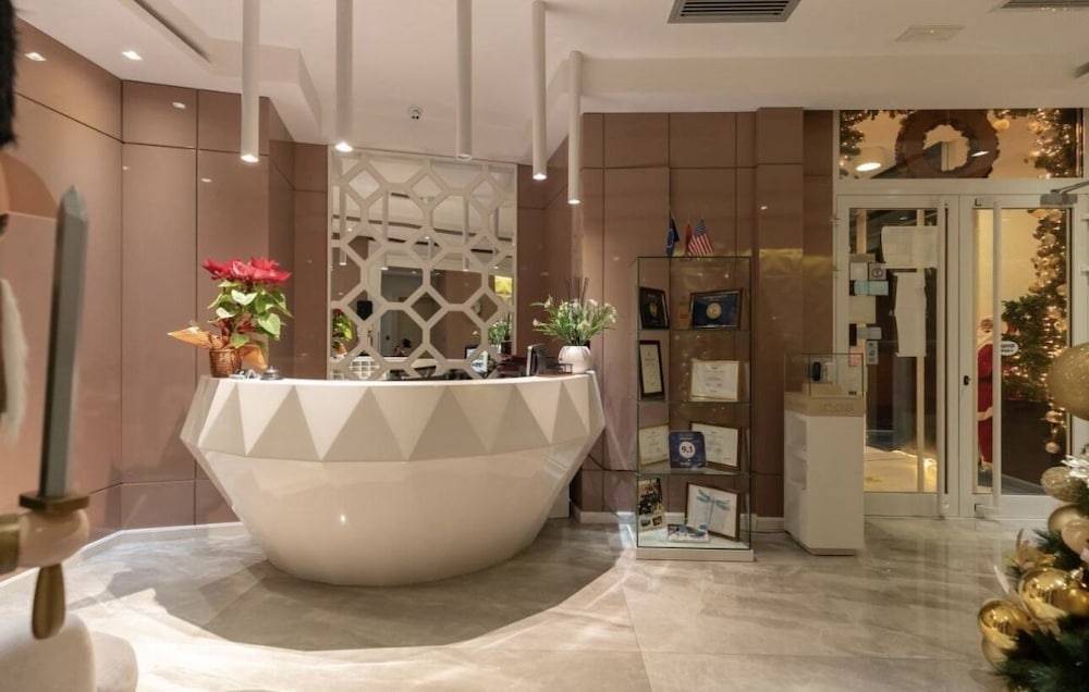 Demi Hotel 2