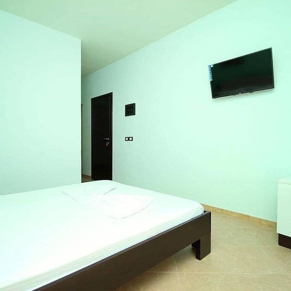 AL Hotel 2
