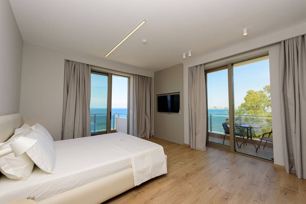 Navy Hotel 1