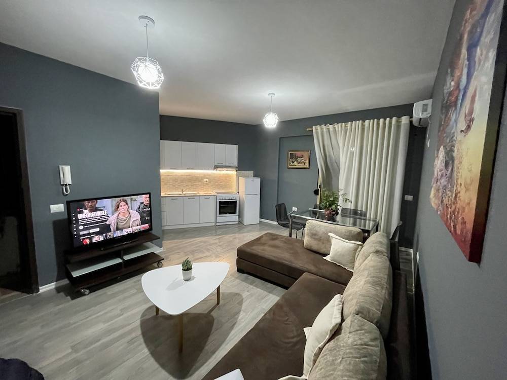CENTER RESIDENCE 2