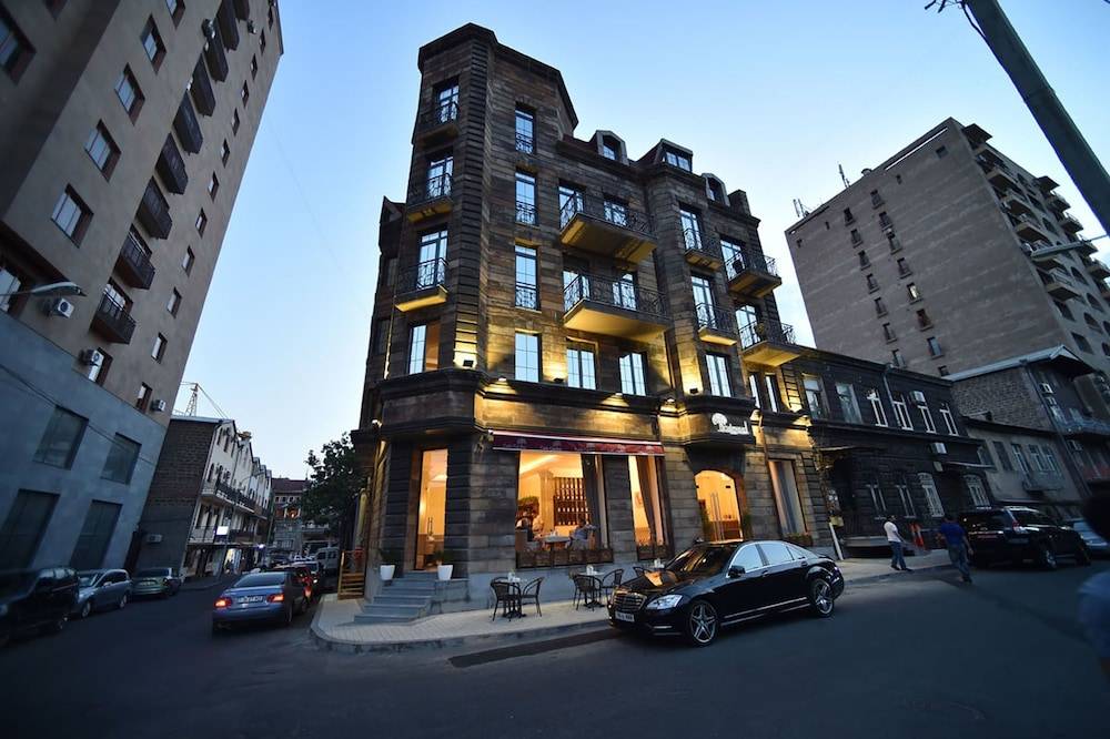 Boulevard Hotel 1
