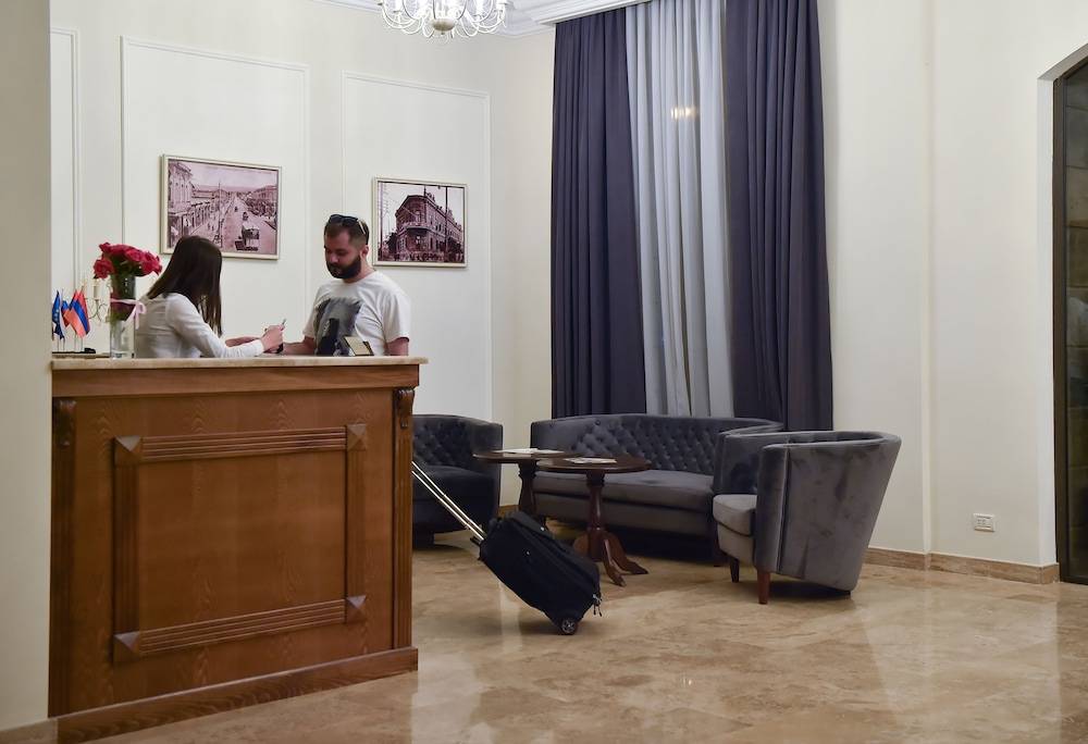 Boulevard Hotel 2