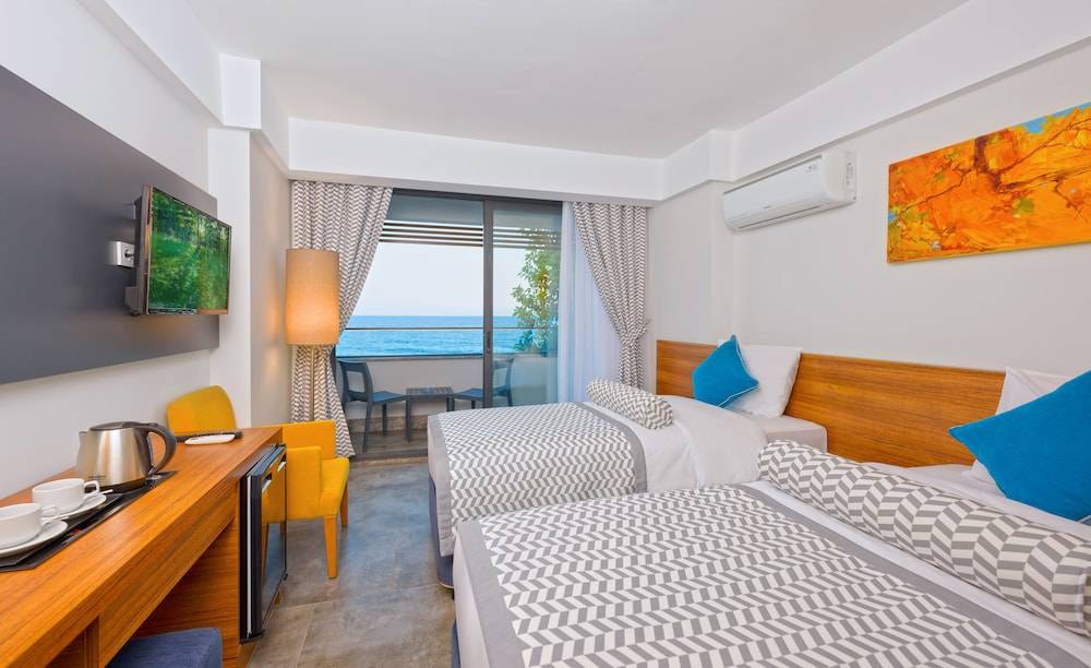 Floria Beach Hotel 2