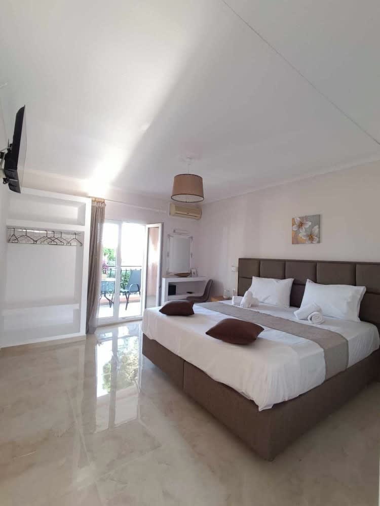 Roussa's Apartments 1