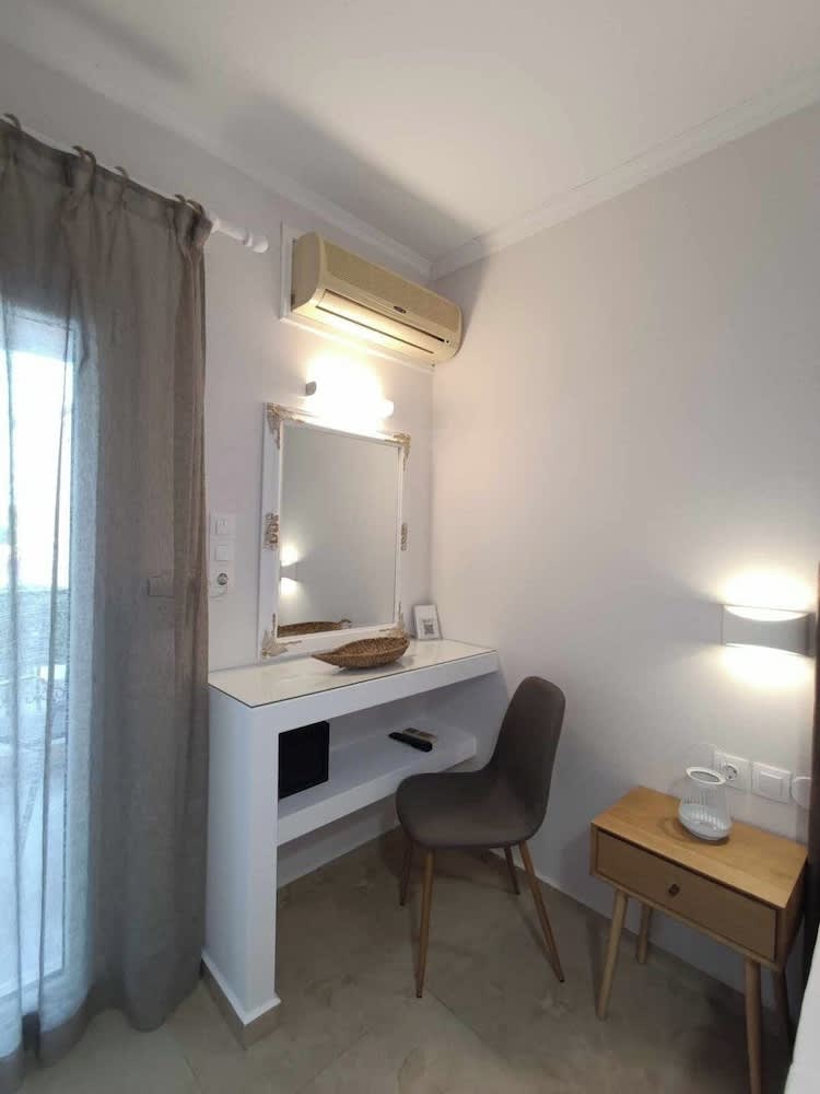 Roussa's Apartments 2