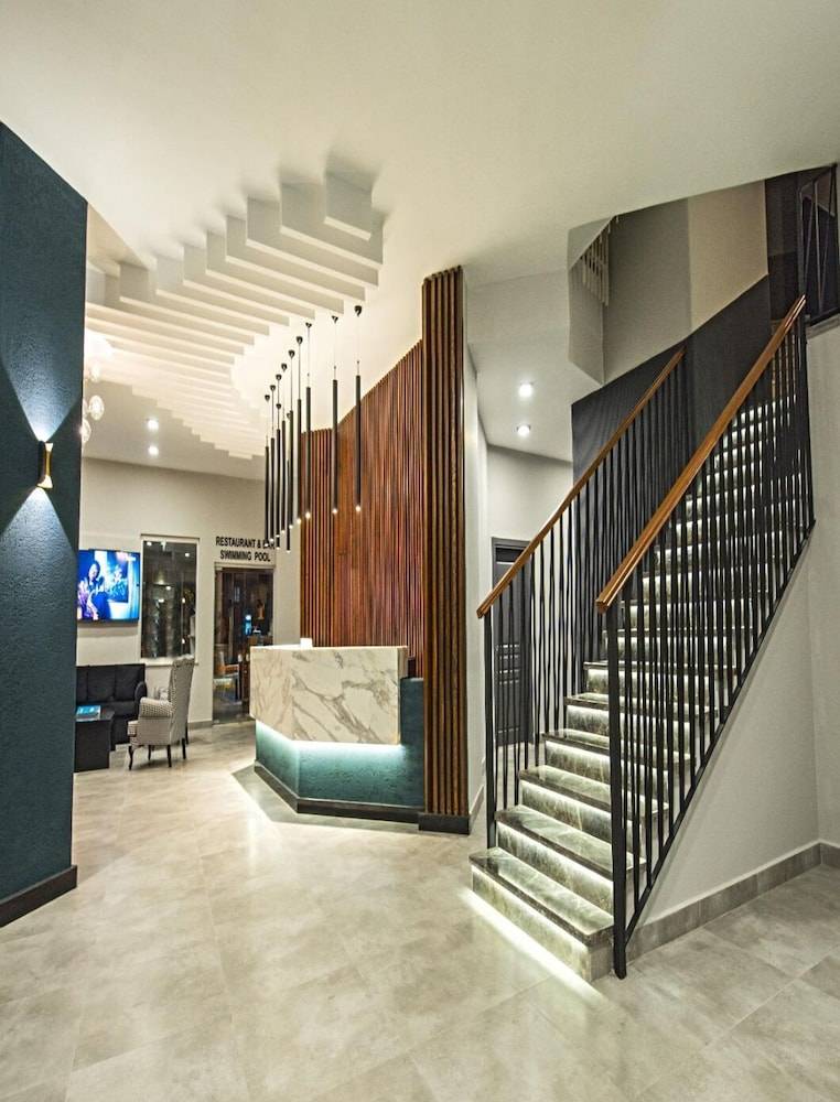 Kleopatra Tower Suite Hotel 1