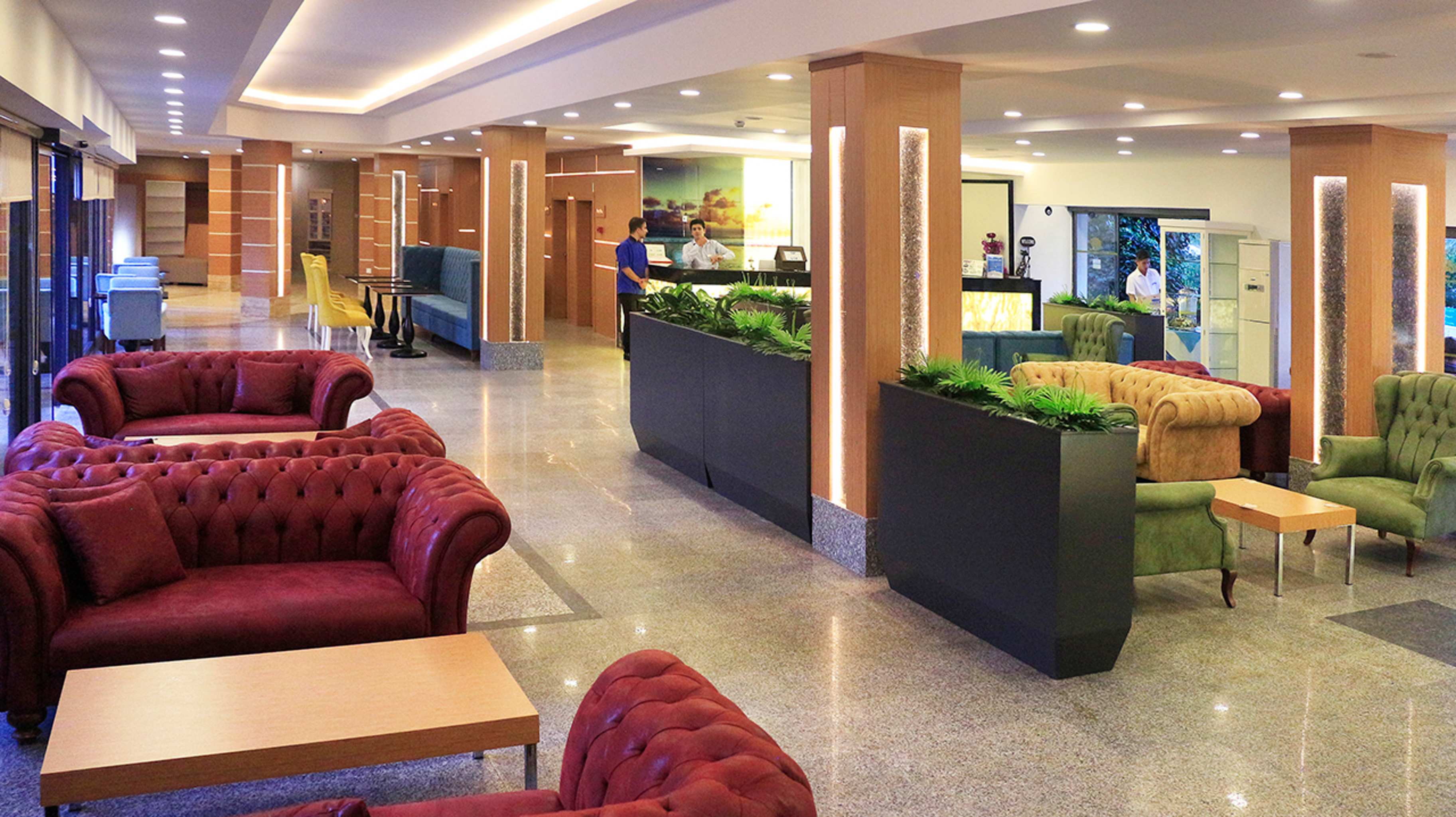 Club Aqua Plaza 2