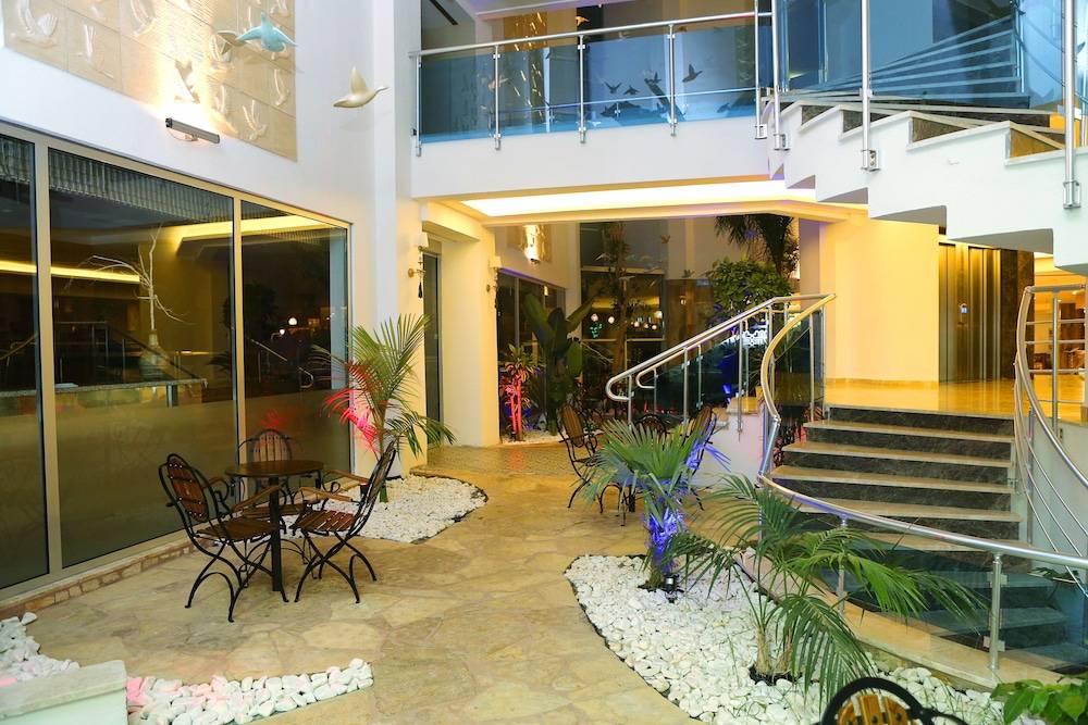Blue Wave Suite Hotel 2