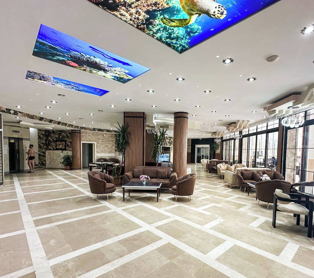 Monte Carlo Hotel 2