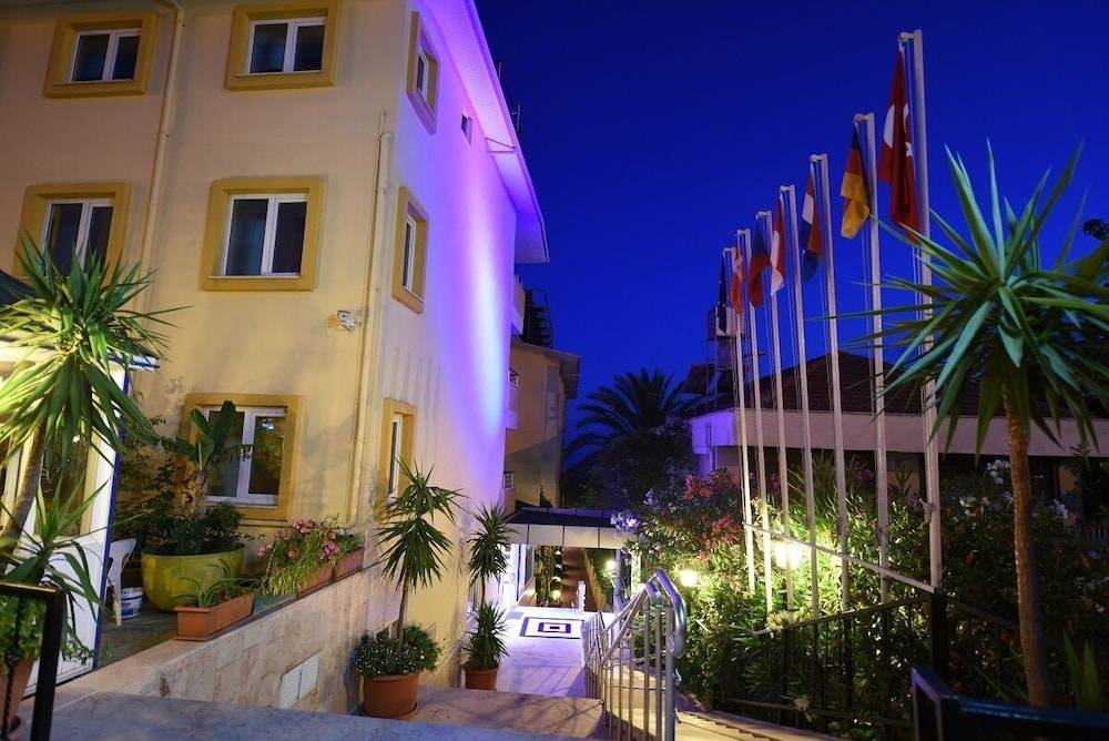 Muz Hotel 1