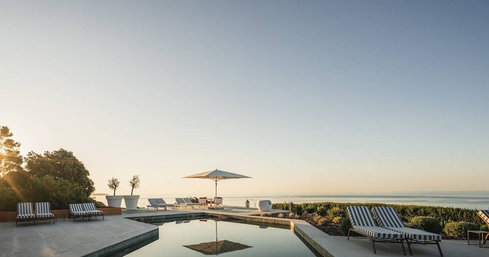 Casa Pôr do Sal - Boutique Suites, Sea Views & Heated Pool 1