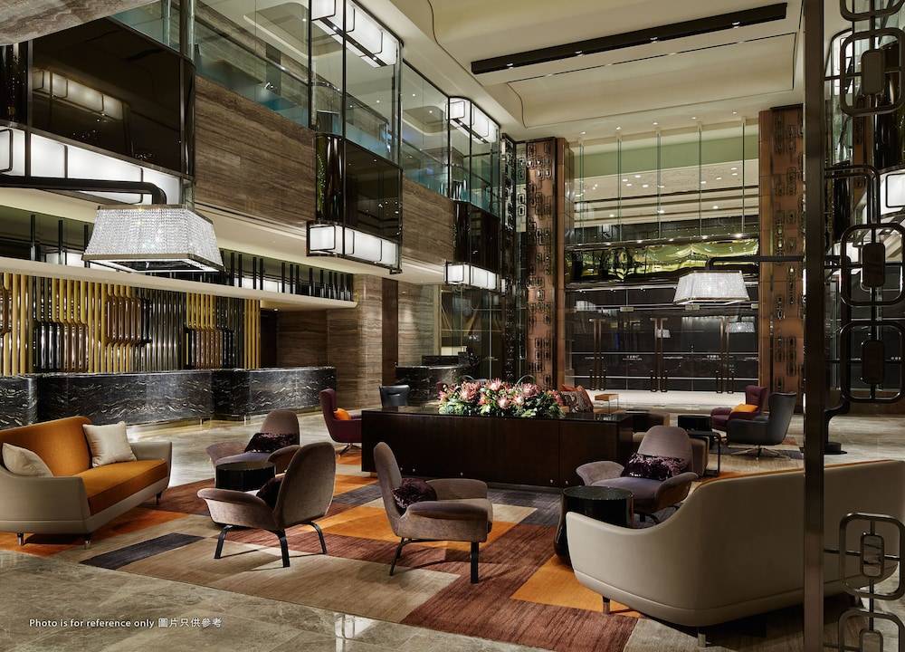 Royal Plaza Hotel 2