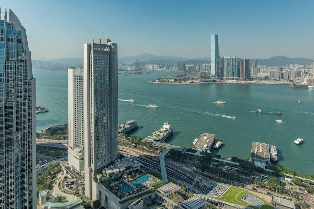 Four Seasons Hotel Hong Kong 1