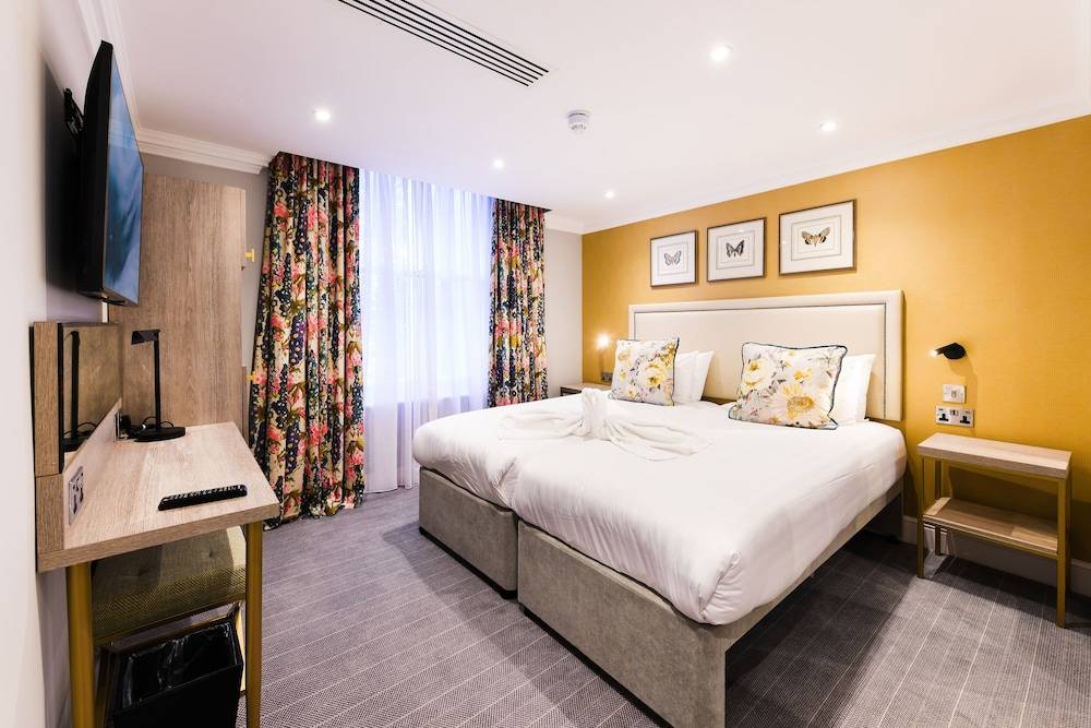 Byron Hotel 1