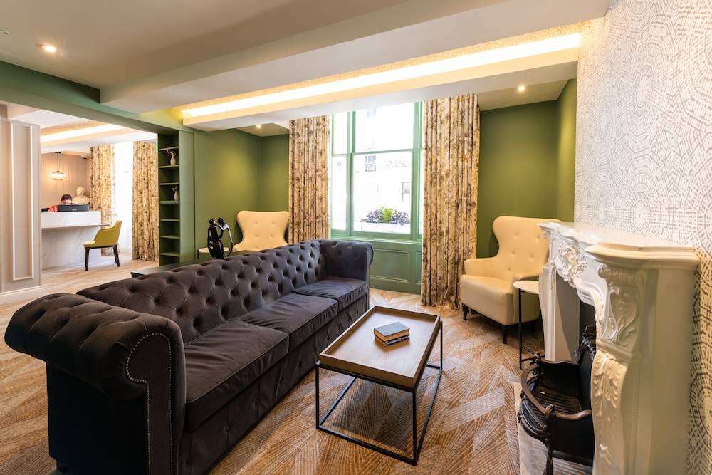 Byron Hotel 2