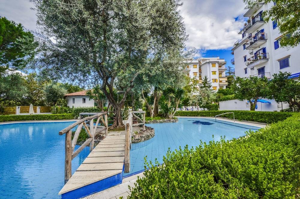 Sorrento Pool&Suites 1