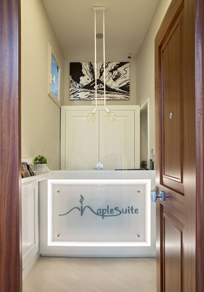 Naplesuite 1