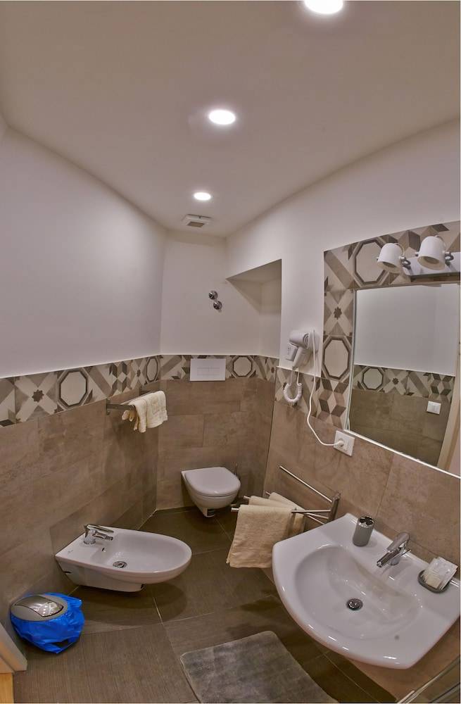 Corso 211 Beds & Suites 1