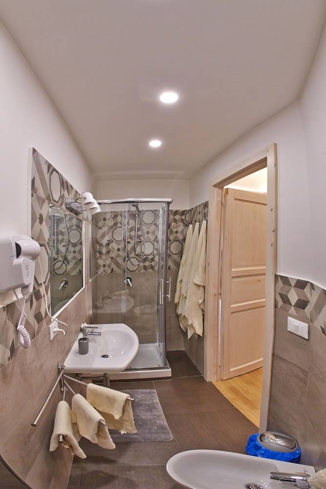 Corso 211 Beds & Suites 2