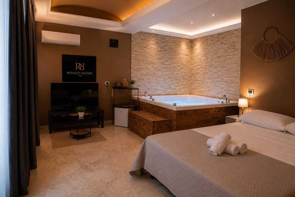 Royalty room spa 1