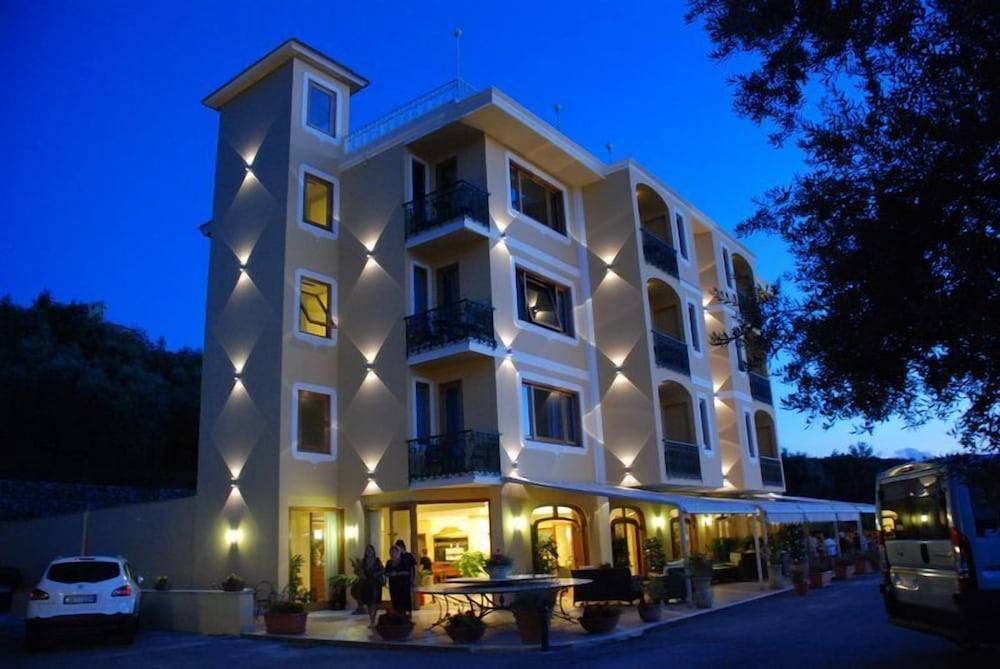 Johanna Park Hotel 1