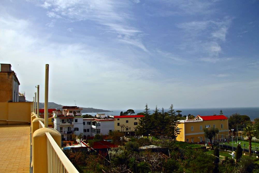 Sisters Hotel 1