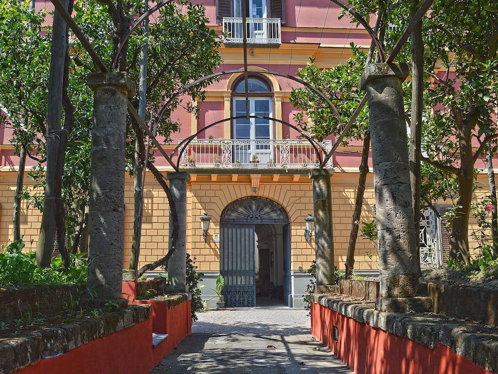 The Secret Garden Relais 1