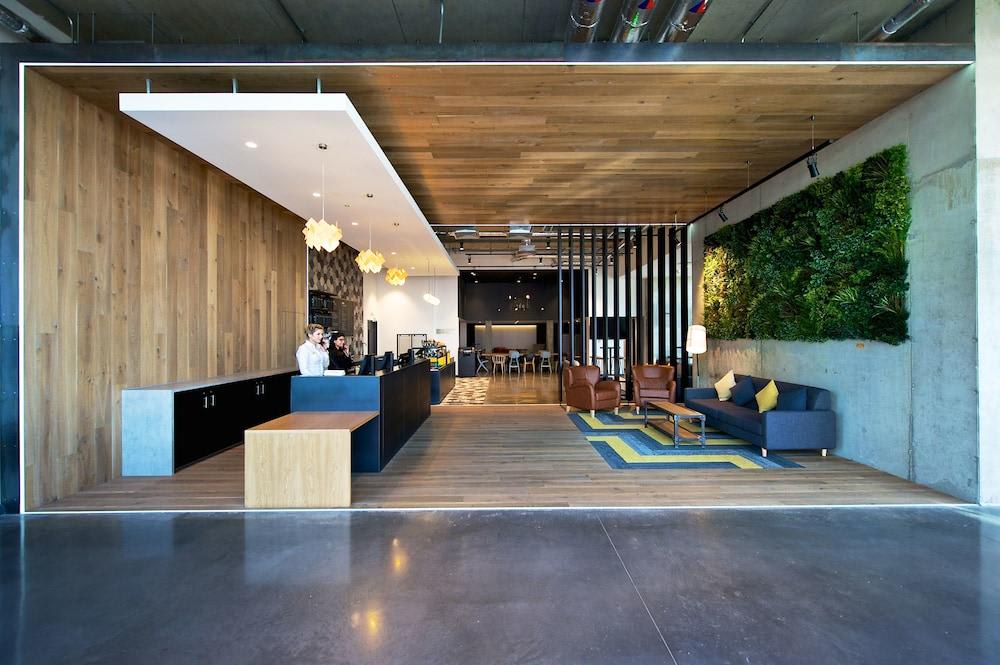 STAYCITY APARTHOTELS LONDON HEATHROW 1
