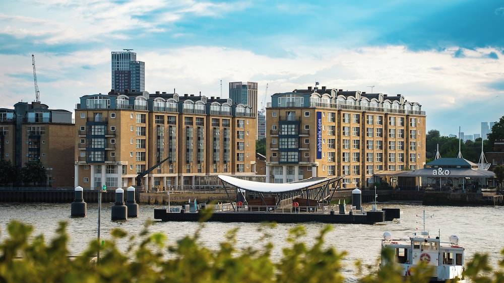 a&o London Docklands Riverside 1