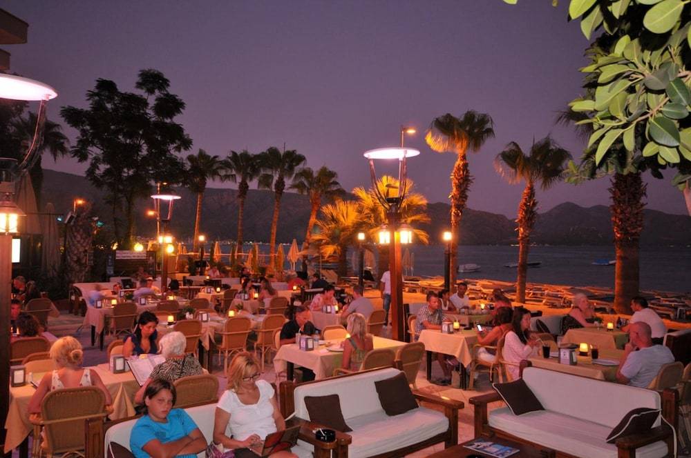 Maris Beach Hotel 1