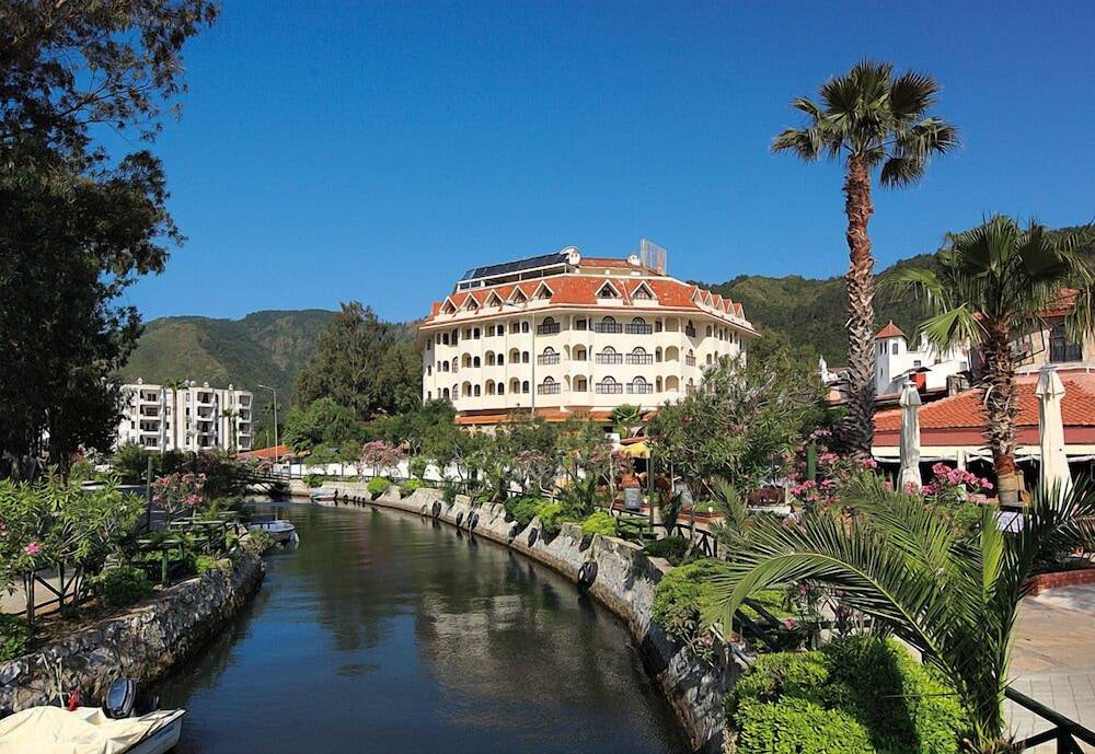 Fortuna Beach Hotel 1