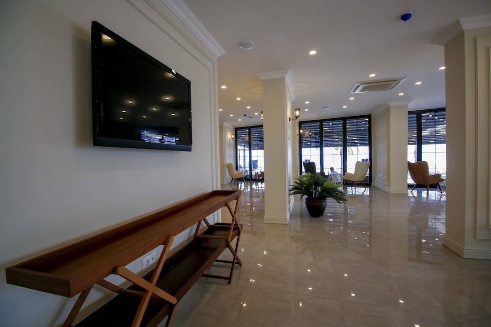 Aurasia Beach Hotel 1