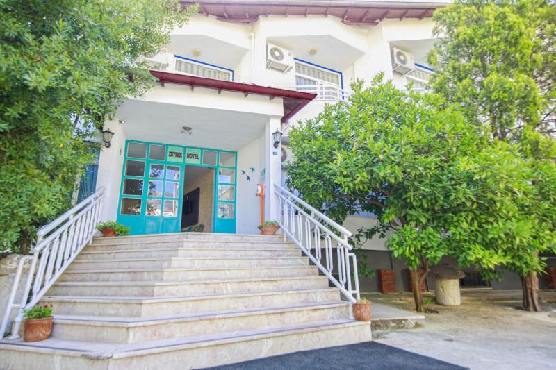 ZEYBEK BEACH HOTEL 1