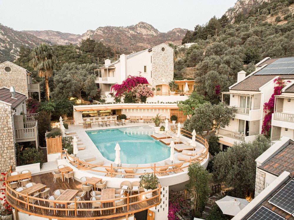 Pilos Suites 1