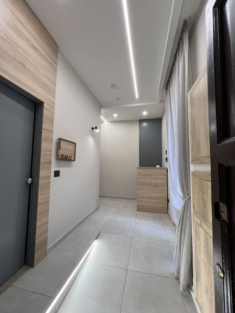 Relais Piazza Del Plebiscito B&B 1