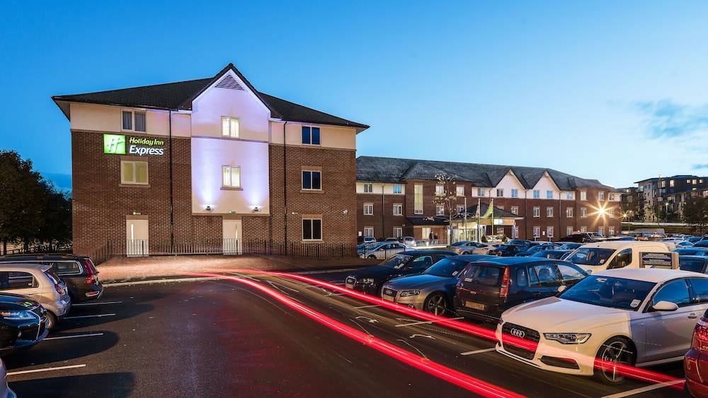 Holiday Inn Express London Gatwick - Crawley by IHG 1