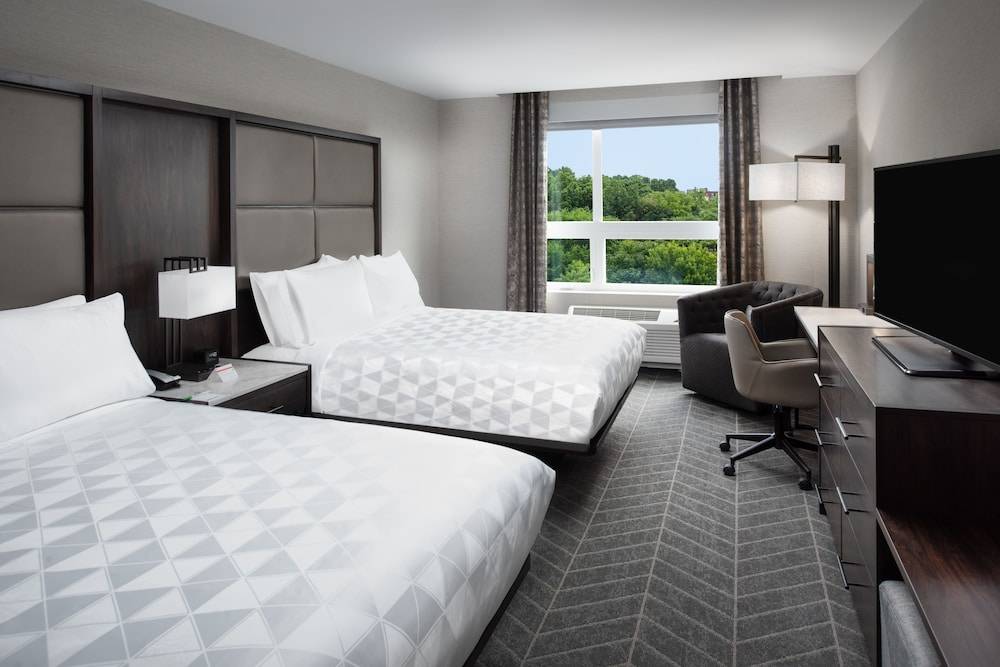 Holiday Inn BOSTON LOGAN AIRPORT - CHELSEA by IHG 1