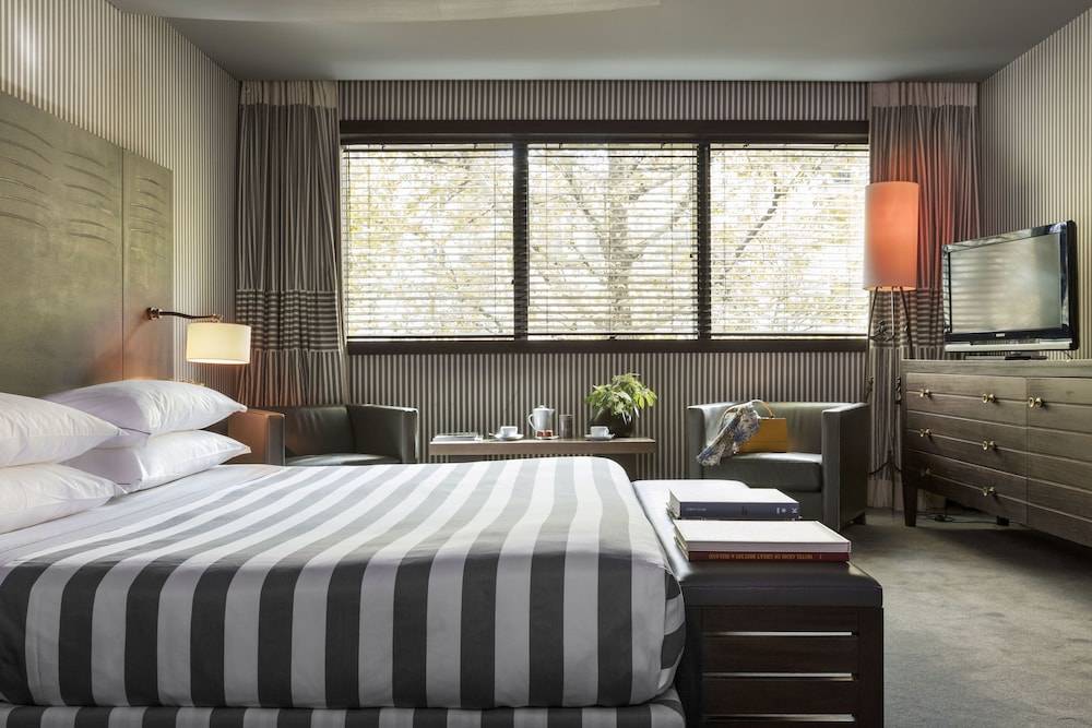 Hotel Square 1