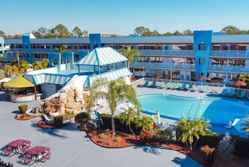 Ramada by Wyndham Flamingo Water Park 1