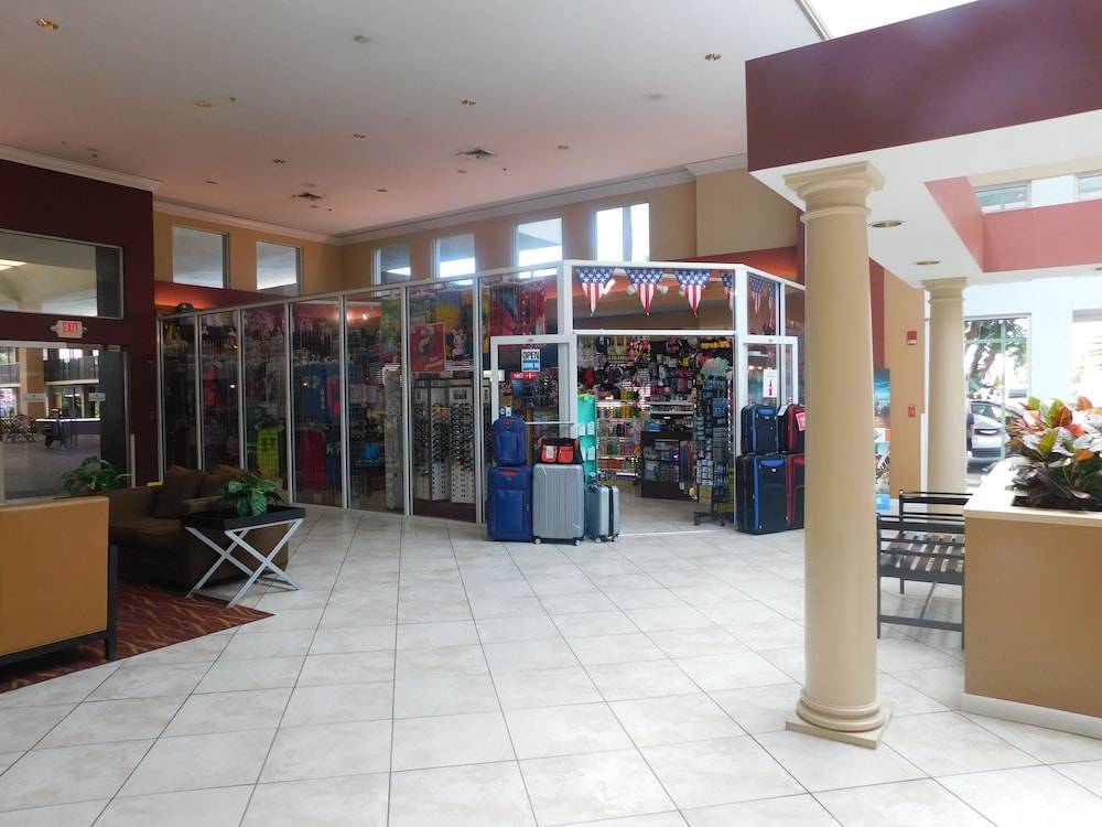 Ramada by Wyndham Kissimmee Gateway - Free Theme Park Shuttle 2