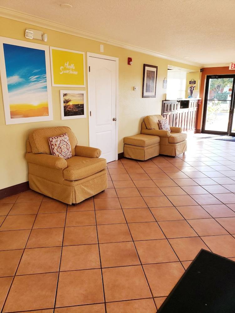 Days Inn by Wyndham Kissimmee West 2