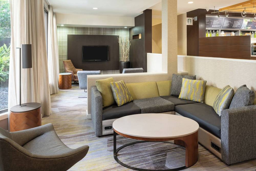 Courtyard by Marriott Orlando Airport 2
