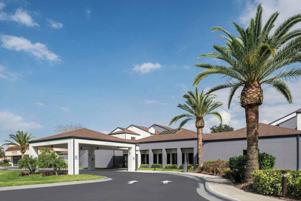 Courtyard by Marriott Orlando Airport 1