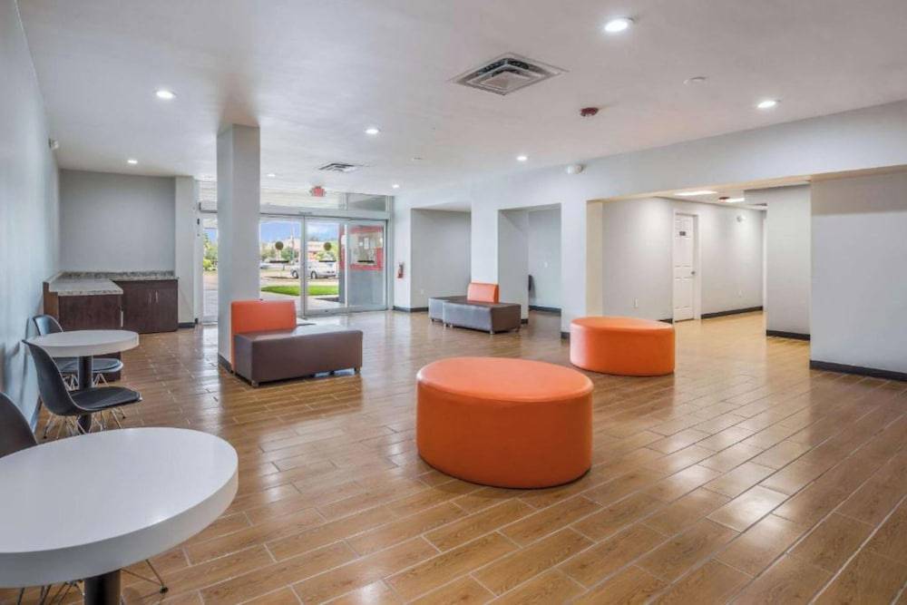 OYO Hotel Orlando Airport 2