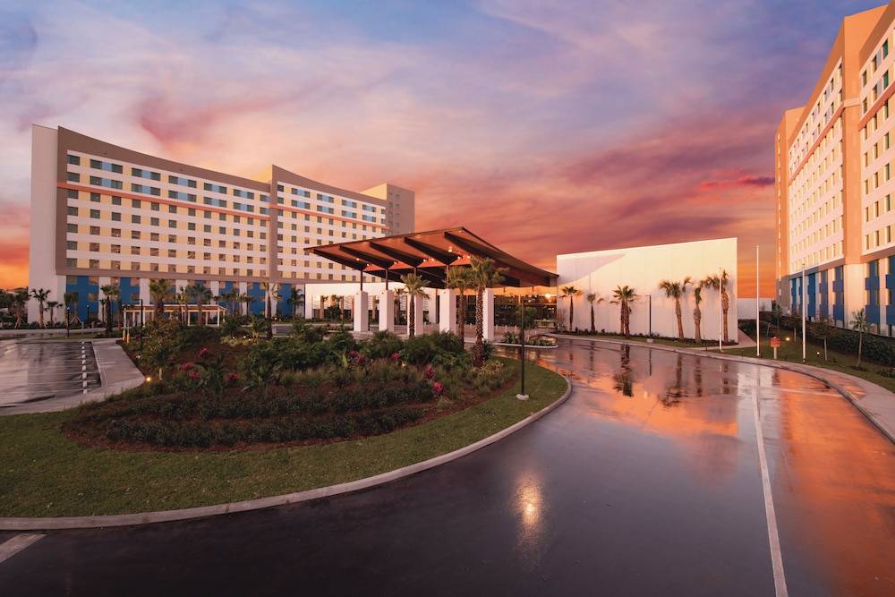 Universal’s Endless Summer Resort – Dockside Inn and Suites 1