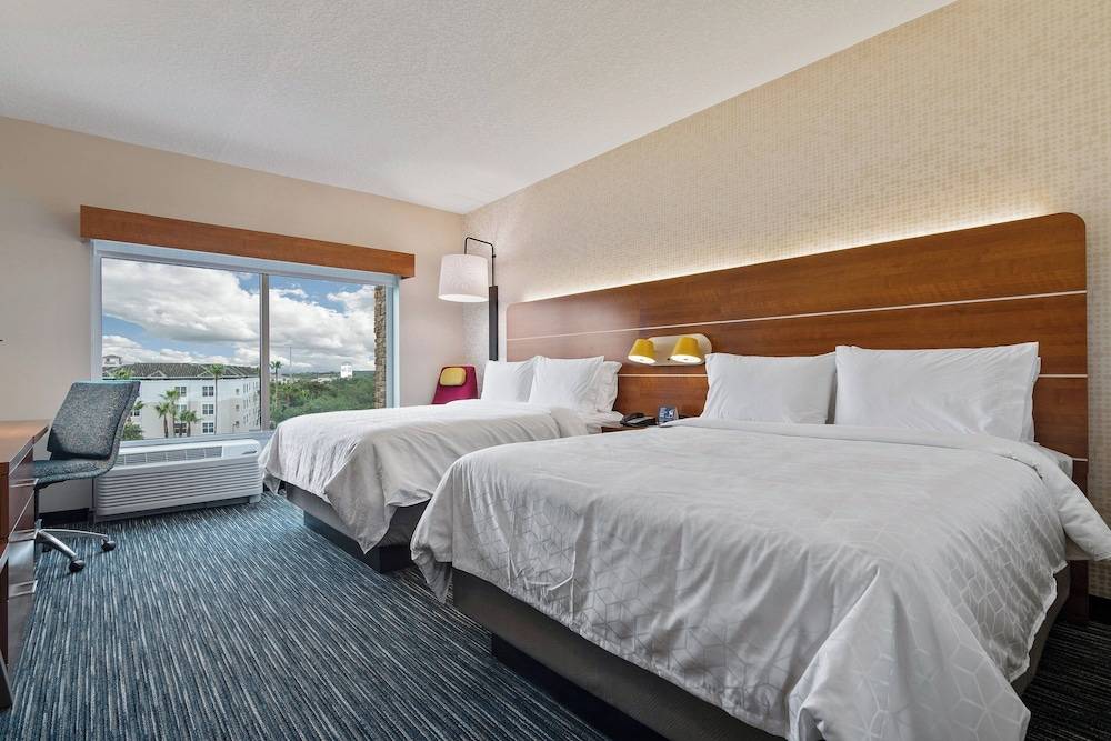 Holiday Inn Express & Suites ORLANDO - LAKE BUENA VISTA by IHG 1